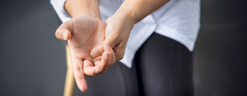 patient needing Trigger Finger chiropractor in Charlotte NC